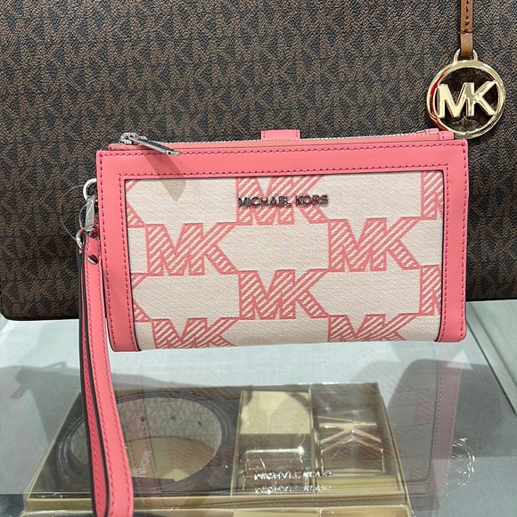 MICHAEL KORS JET SET TRAVEL 35S3GTVW7J LIGHT SAGE LG DOUBLE ZIP WRISTLET-WALLET - Picture 1 of 16